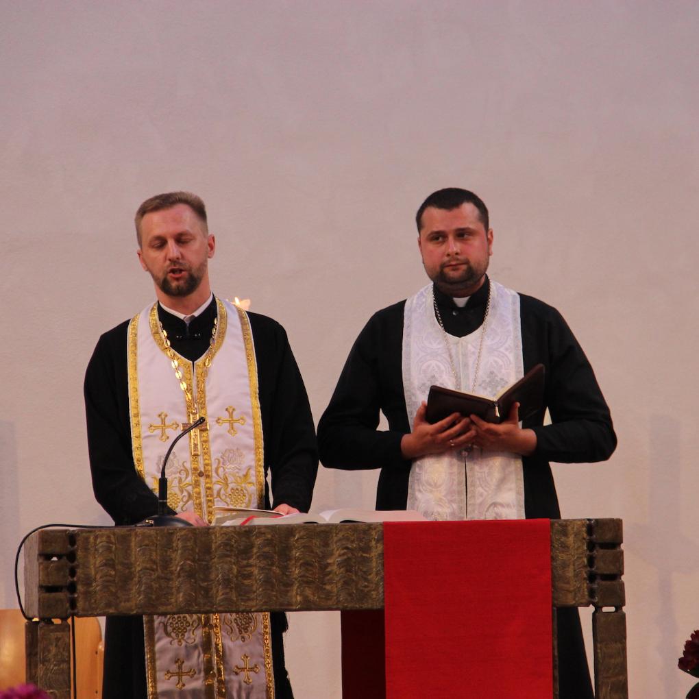 Volodymyr Soroka (l.), und Andrii Oliinyk standen erstmals zusammen am Altar.