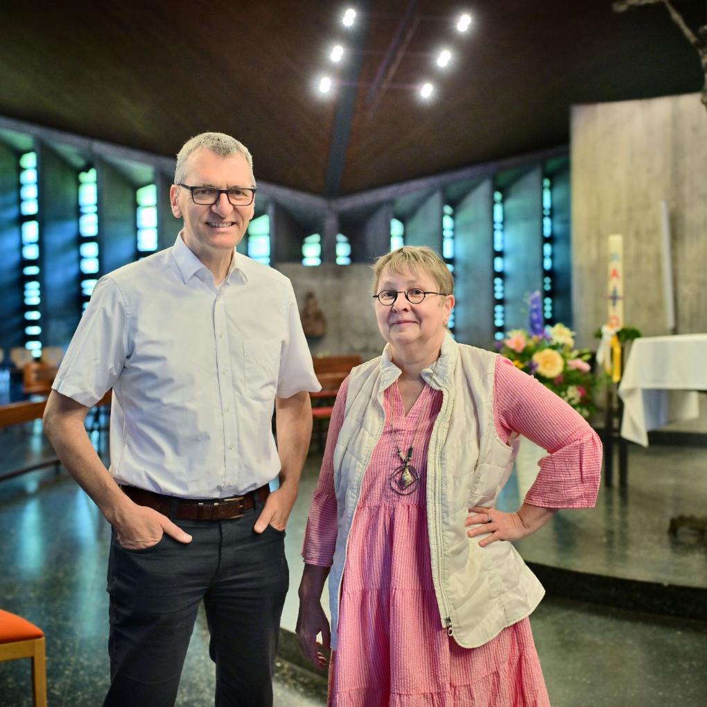 Dorothee Blum und Christoph Tebbe in ihrem gemeinsamen „Wohnzimmer“, der Pius-Lukas-Kirche.