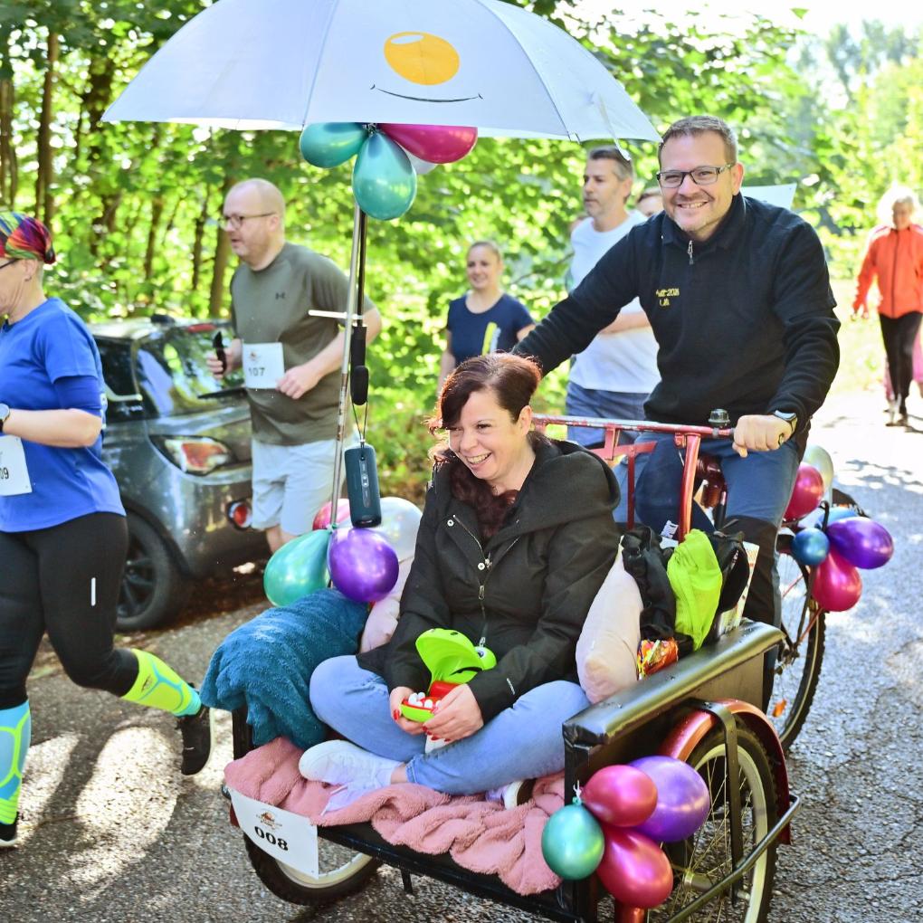 Royale Unterstützung: Am Spendenlauf nahm das Krefelder Prinzenpaar teil.