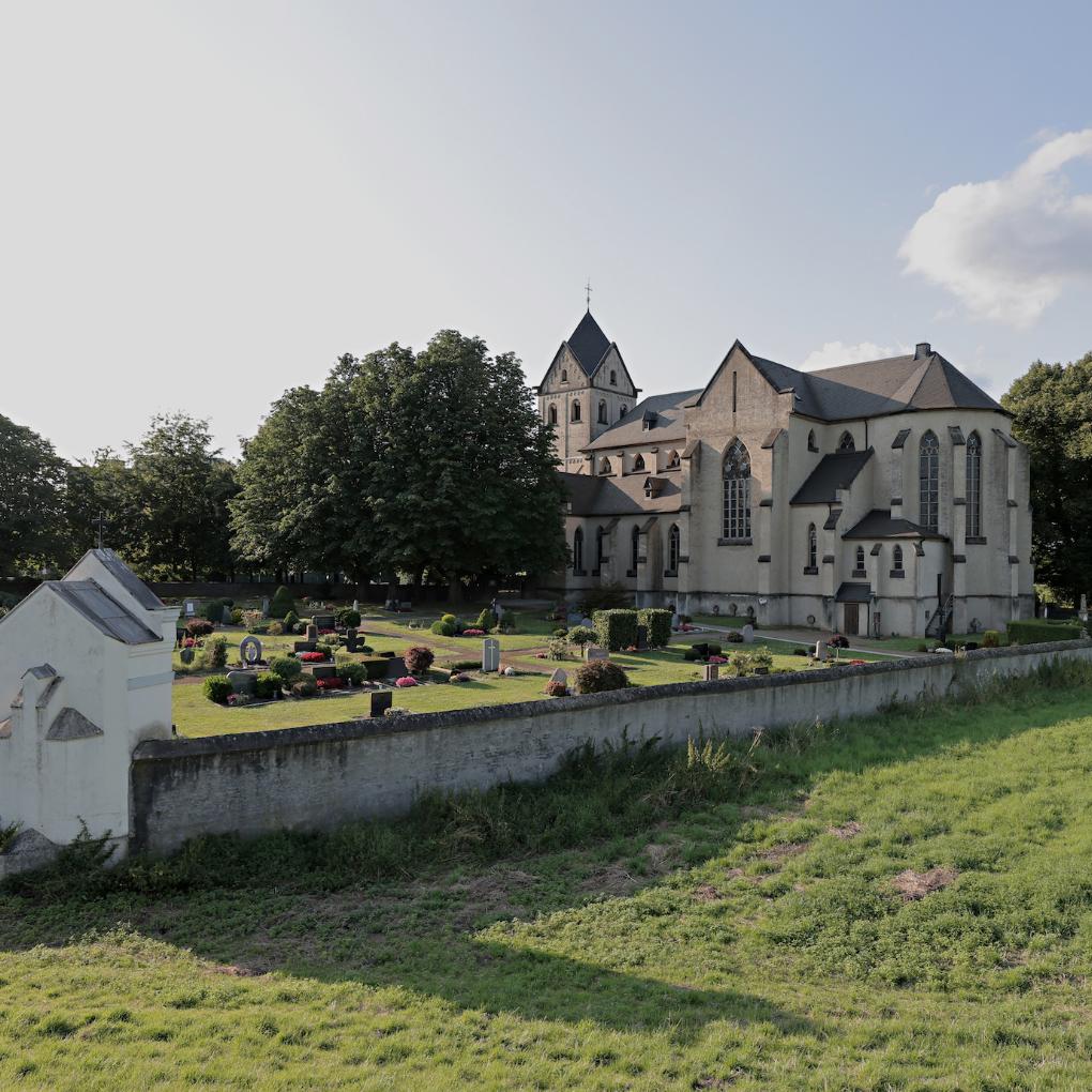 1150 wurde die Kirche St. Matthias  Hohenbudberg zum ersten Mal urkundlich erwähnt.