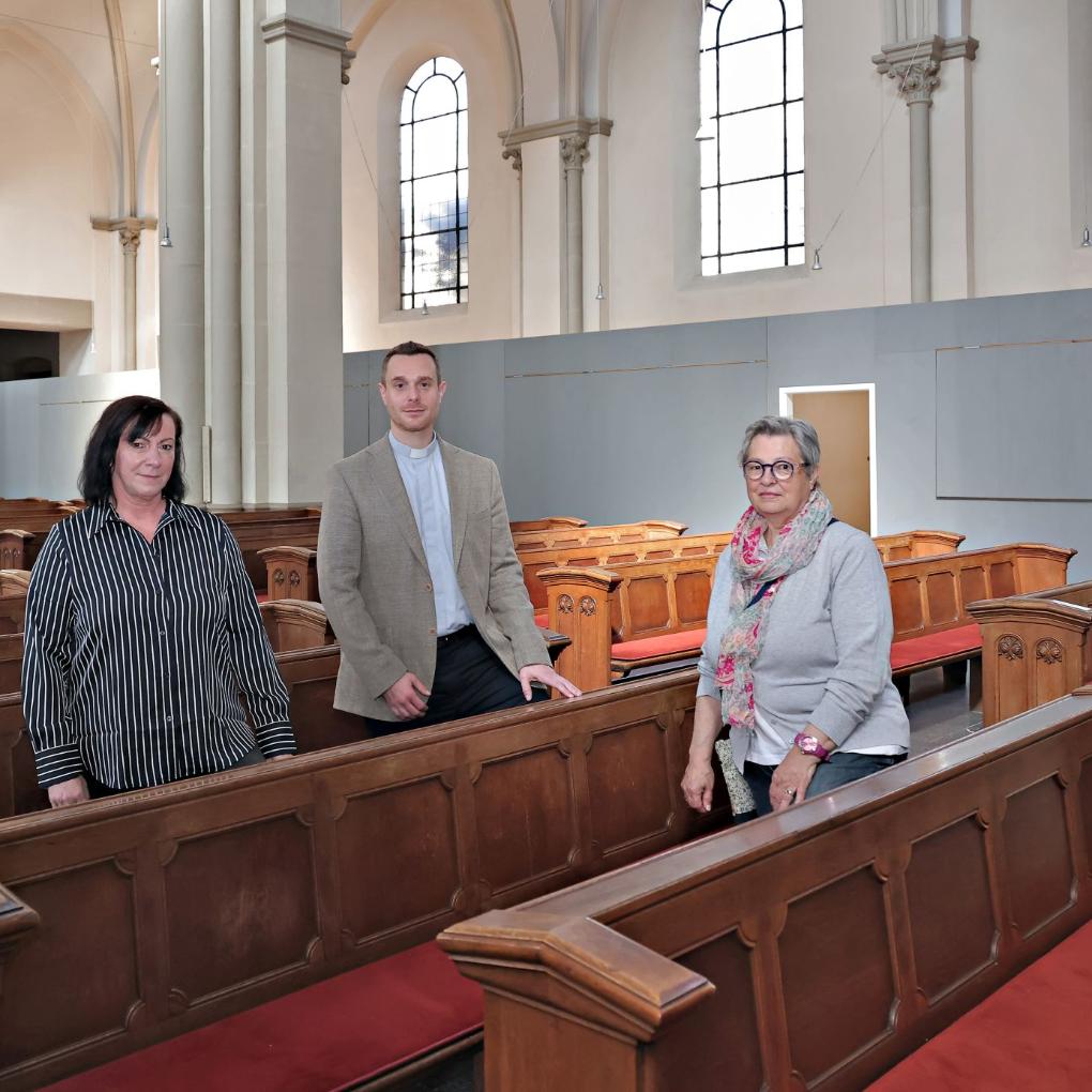 Stellen die Pläne für St. Josef vor: Pfarrer David Grüntjens, Natalie Wappelt (l.) und  Ellen Niemüller.