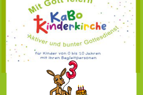 Kängu hat einen roten Luftballon in Form einer Drei. Neben Kängu ist eine bunte Torte. Die Torte hat die Farben gelb und orange.