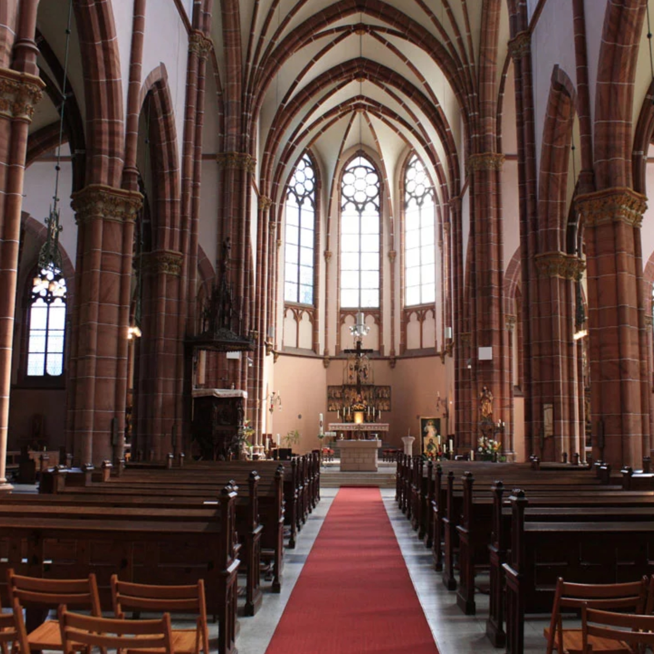 weite Sicht in das Innere der gotischen Kirche