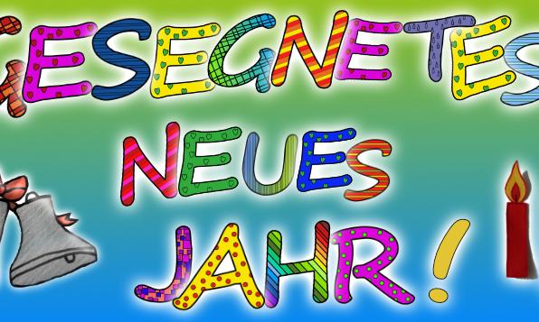 Gezeichnete farbig gestaltete Buchstaben zeigen: 'Gesegnetes neues Jahr!', daneben links zwei Glocken und rechts drei Kerzen