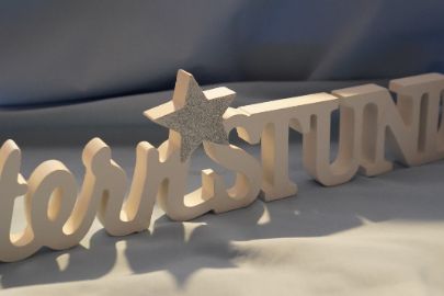 Das Wort aus Holz dreidimensional stehend