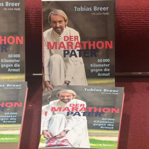 Buchlesung mit Pater Tobias Breer in St. Thomas Morus, Krefeld