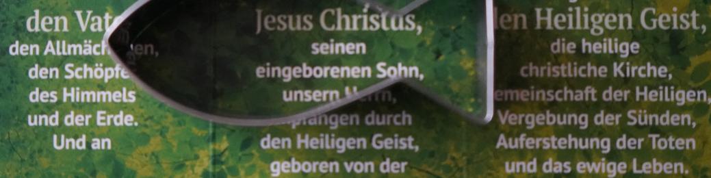 Text mit aufgelegter Ausstechform Ichtys-Fisch